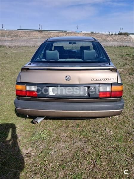 Usado VW Passat 90 CV (66 kW) 1988 Marrón Berlina