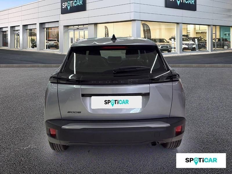 Usado Peugeot 2008 Active 100 CV (73 kW) 2024 Gris SUV