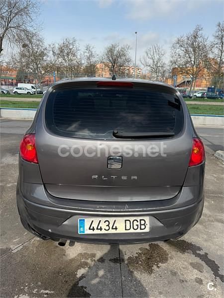 Usado Seat Altea Reference 102 CV (75 kW) 2005 Gris / plata Monovolumen