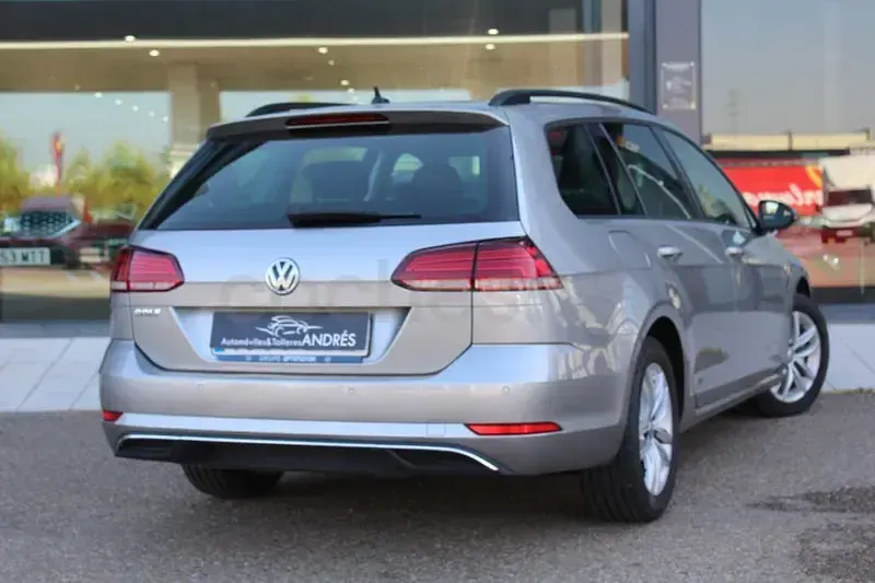 Usado VW Golf VII Advance 150 CV (110 kW) 2019 Gris / plata Familiar