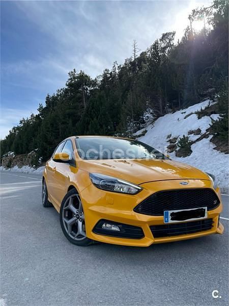 Usado Ford Focus ST 250 CV (183 kW) 2017 Amarillo Berlina