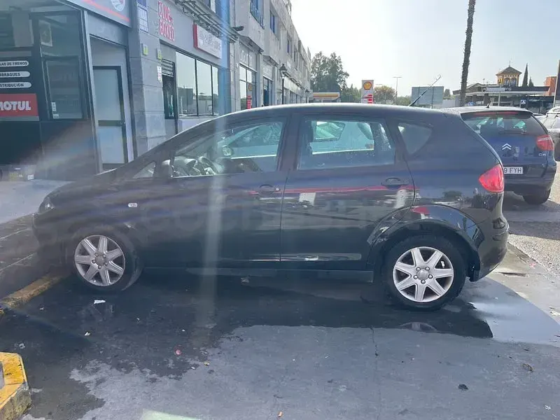 Usado Seat Altea 105 CV (77 kW) 2009 Negro Monovolumen