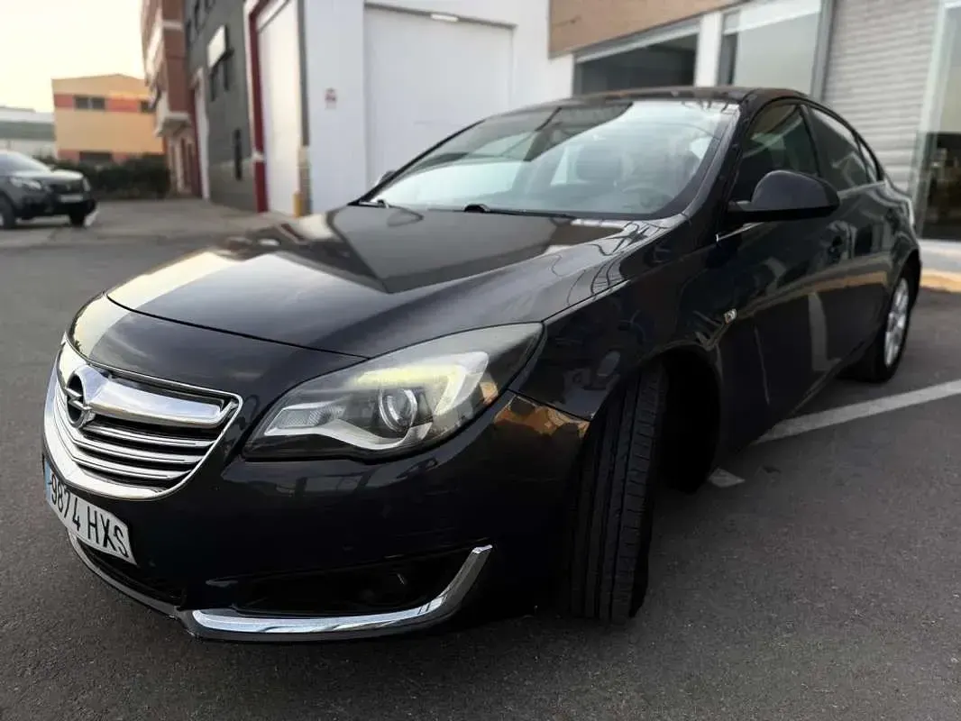 Usado Opel Insignia Business 140 CV (102 kW) 2014 Negro Berlina