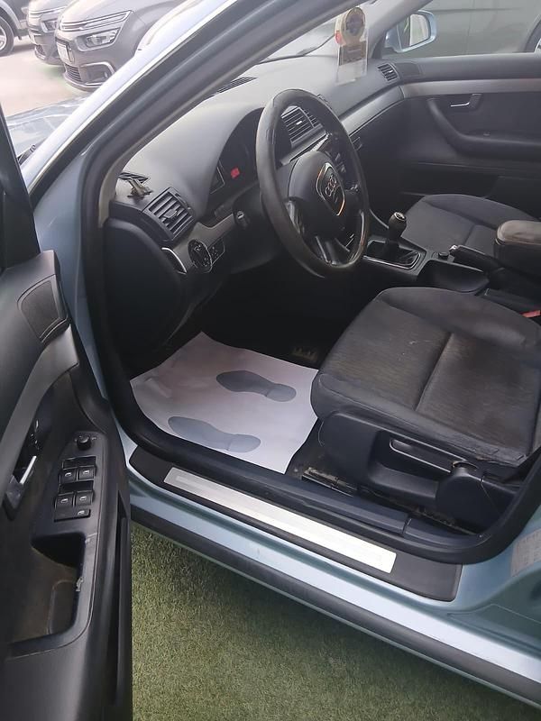 Usado Audi A4 Premium 140 CV (102 kW) 2006 Gris Berlina