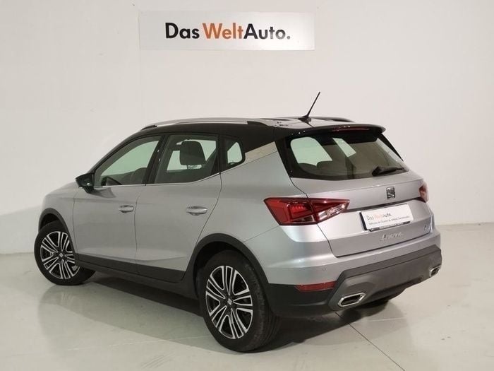 Gris plata Usado 2024 Seat Arona FR SUV | 21.500 € (Un poco caro) - Imagen 1/4