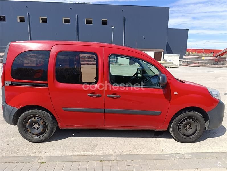 Usado Renault Kangoo Expression 90 CV (66 kW) 2016 Rojo Monovolumen