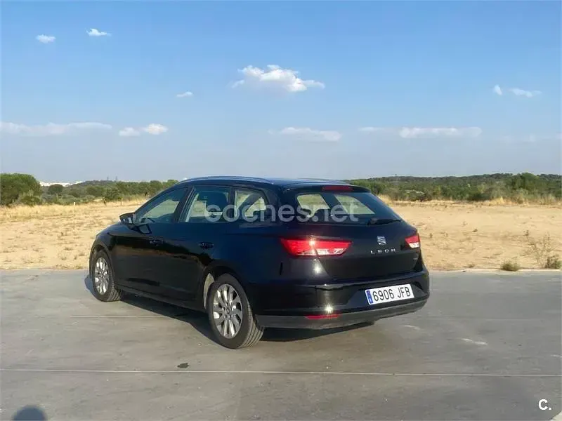 Usado Seat Leon ST Style 105 CV (77 kW) 2015 Negro Familiar