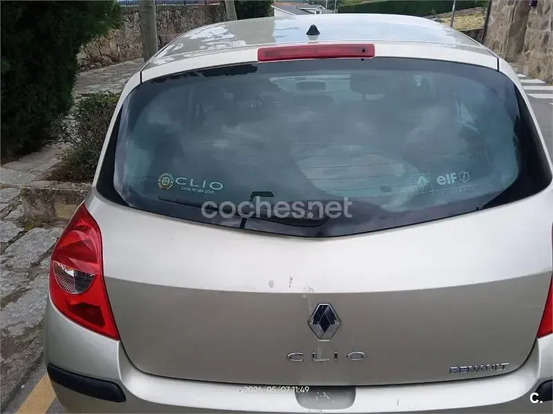 Usado Renault Clio II Expression 85 CV (62 kW) 2006 Beige Berlina