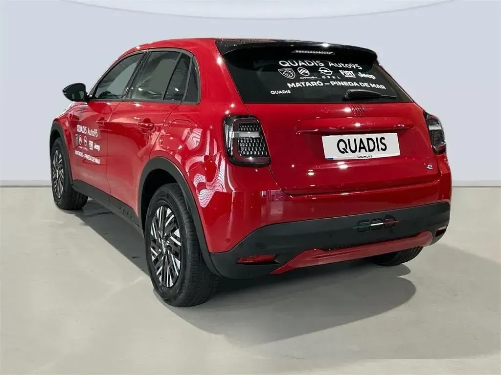 Usado Fiat 600E Red 114 kW (156 CV) 2024 Rojo SUV