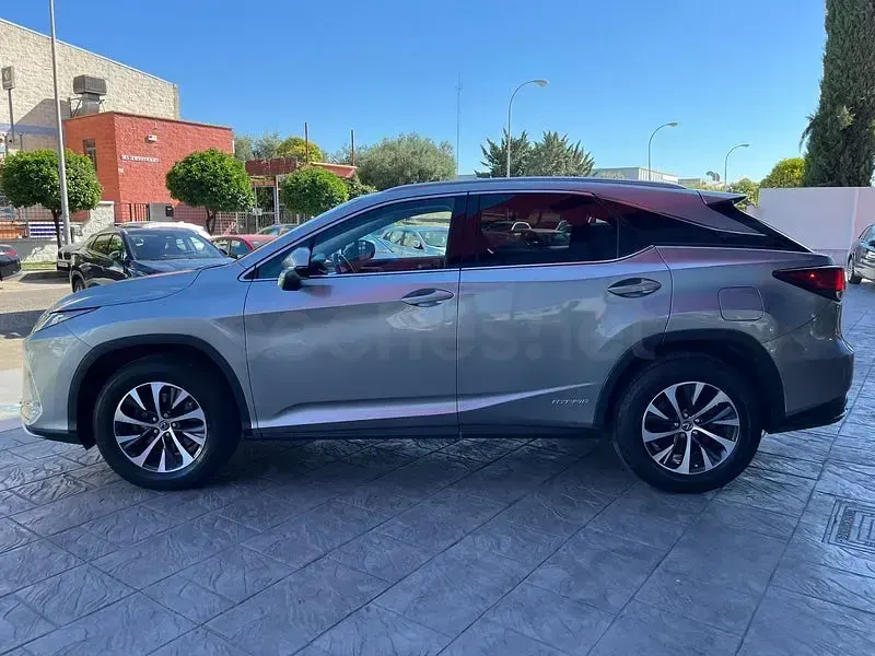 Usado Lexus RX450h Executive Line 313 CV (230 kW) 2021 Gris / plata SUV
