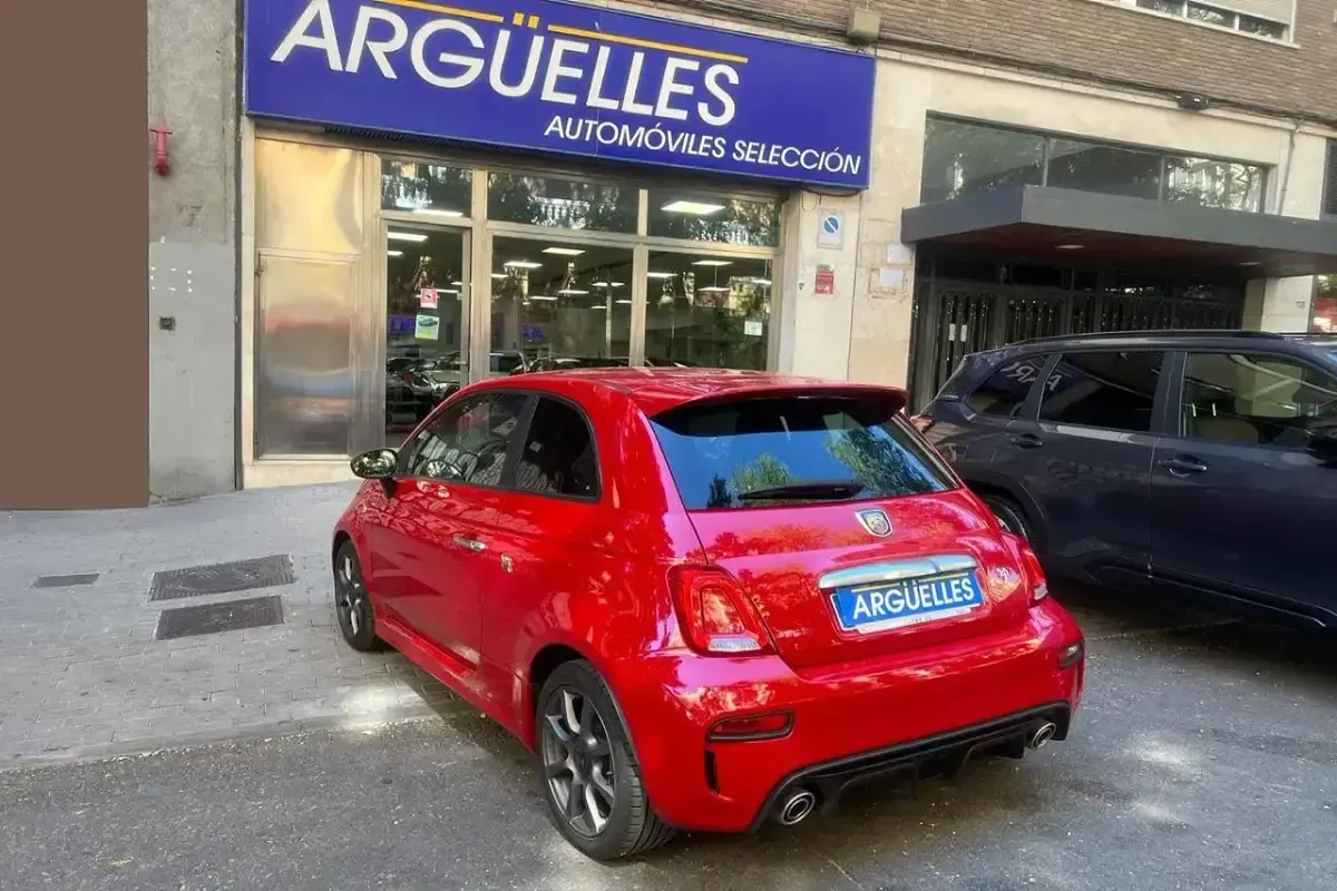 Usado Abarth 595 165 CV (121 kW) 2023 Rojo Utilitario