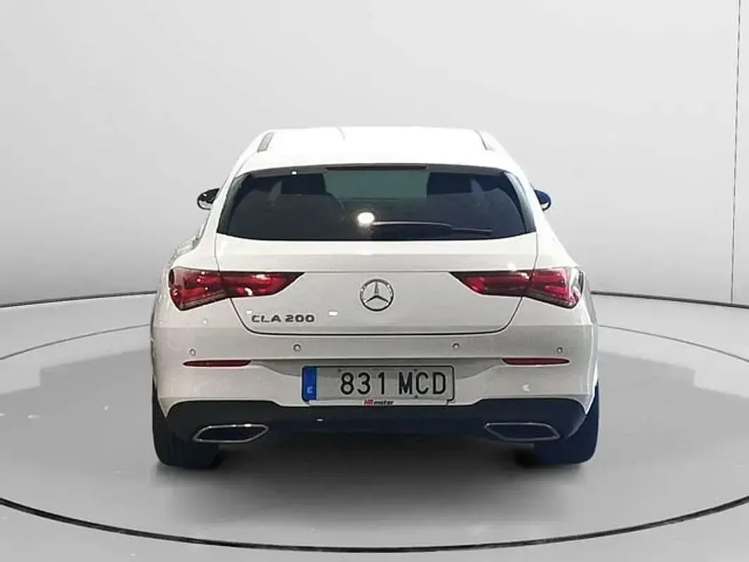 Usado Mercedes CLA200 Shooting Brake 163 CV (119 kW) 2022 Blanco Familiar