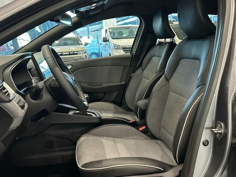 Begagnad Renault Clio V Techno 90 HK (66 kW) 2024 Grå Sedan