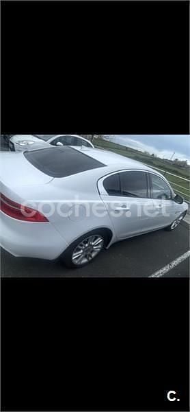 Usado Jaguar XE Prestige 180 CV (132 kW) 2015 Blanco Berlina