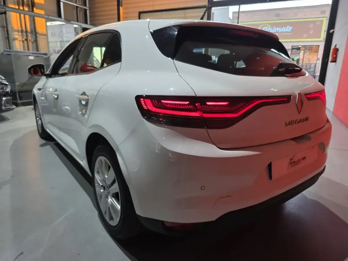 Usado Renault Mégane II Business 115 CV (84 kW) 2021 Blanco Berlina