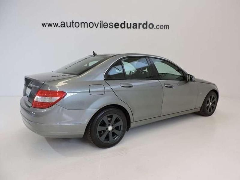 Usado Mercedes C180 156 CV (114 kW) 2010 Gris Berlina