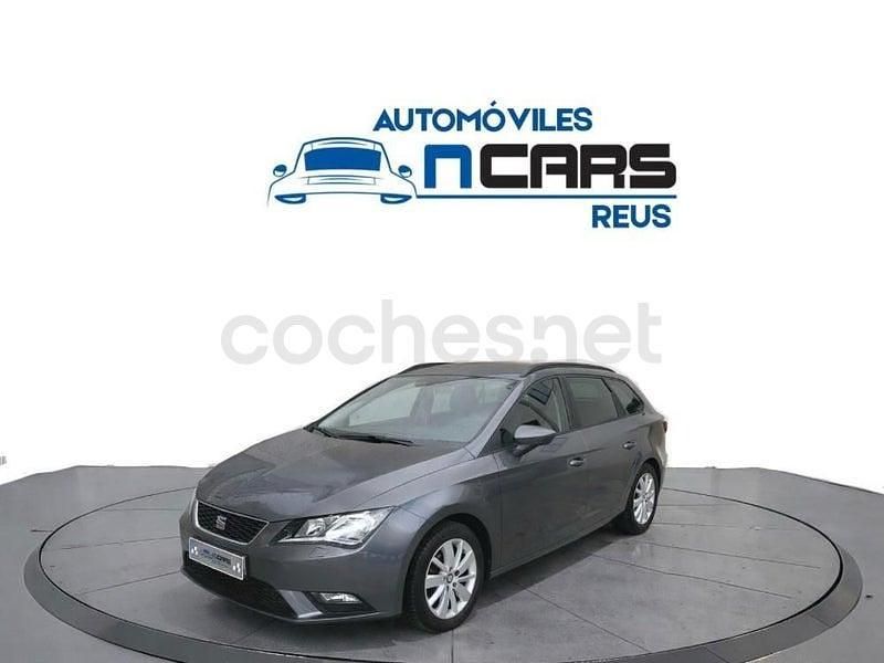 Usado Seat Leon Reference 105 CV (77 kW) 2015 Gris / plata Familiar