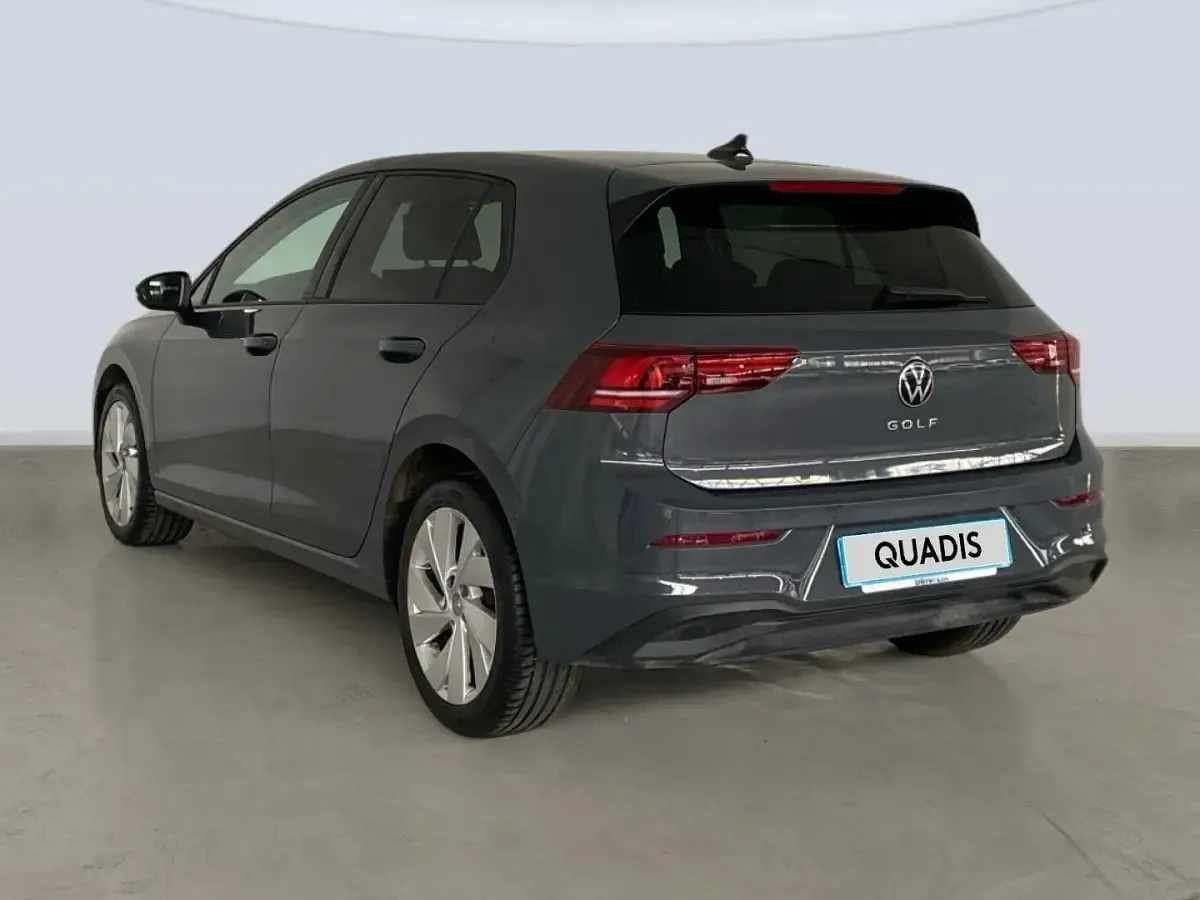 Usado VW Golf VIII Life 116 CV (85 kW) 2025 Gris Berlina