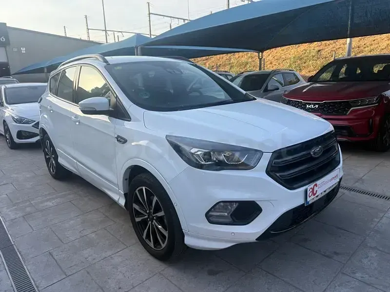 Usado Ford Kuga ST-Line 150 CV (110 kW) 2018 Blanco SUV