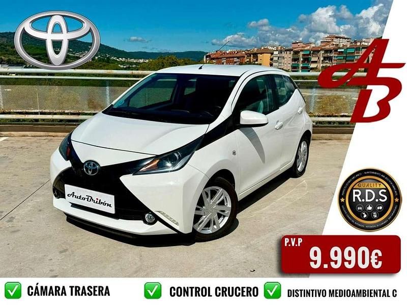 Blanco Usado 2016 Toyota Aygo X-play Utilitario | 9990 € (Buen precio) - Imagen 1/4