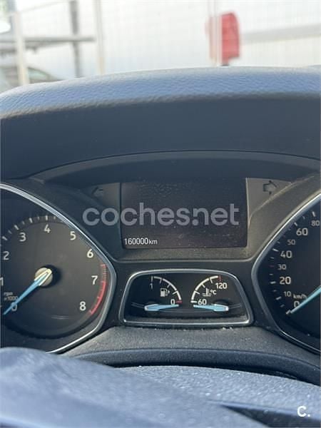 Usado Ford Focus Trend 125 CV (91 kW) 2015 Rojo Berlina