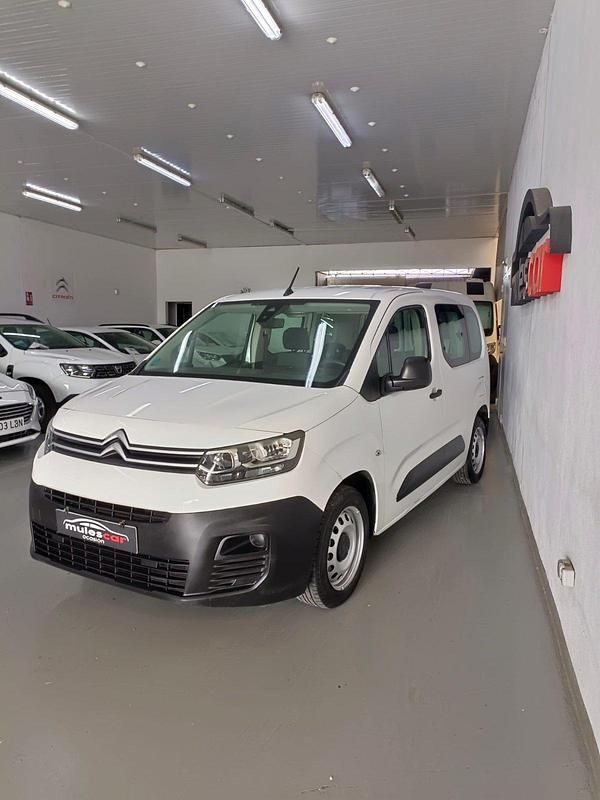 Usado Citroën Berlingo Feel 102 CV (75 kW) 2020 Blanco Monovolumen