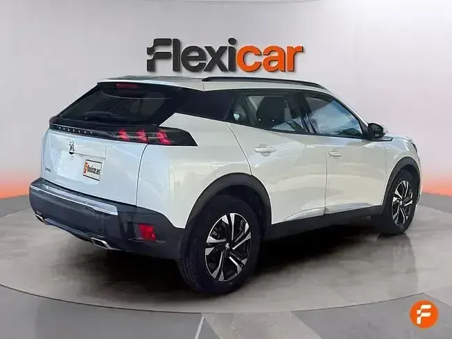 Usado Peugeot 2008 Allure 130 CV (95 kW) 2020 Blanco SUV