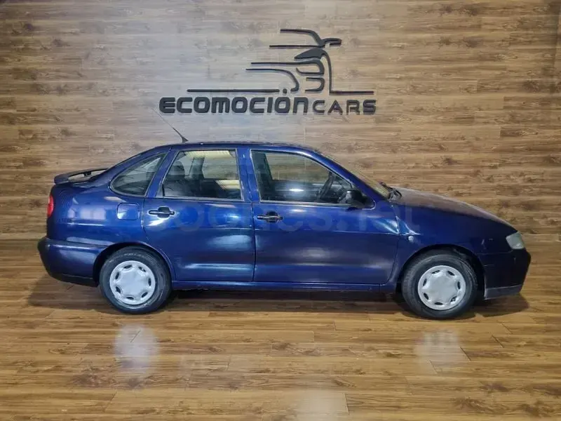 Usado Seat Cordoba Stella 75 CV (55 kW) 2002 Azul Familiar