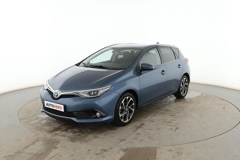 Usado Toyota Auris Hybrid 136 CV (100 kW) 2015 Azul Berlina