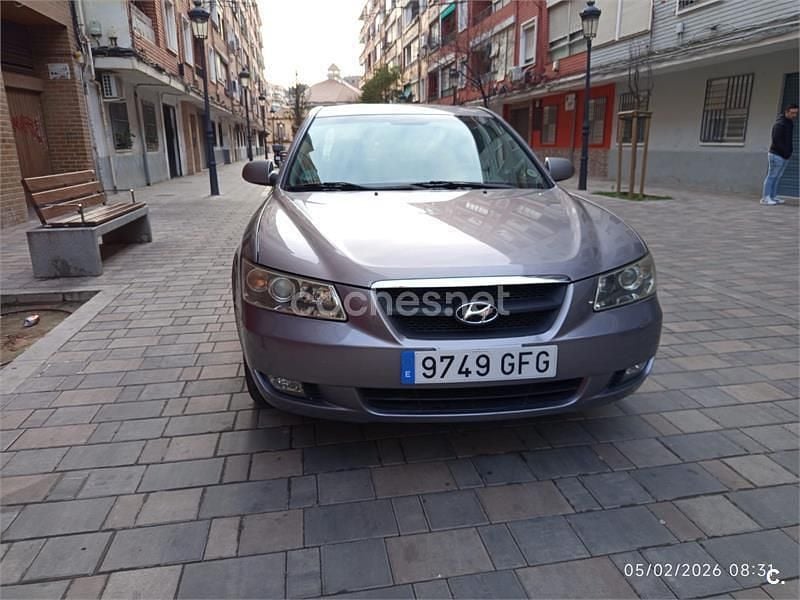 Usado Hyundai Sonata Style 161 CV (118 kW) 2008 Gris / plata Berlina