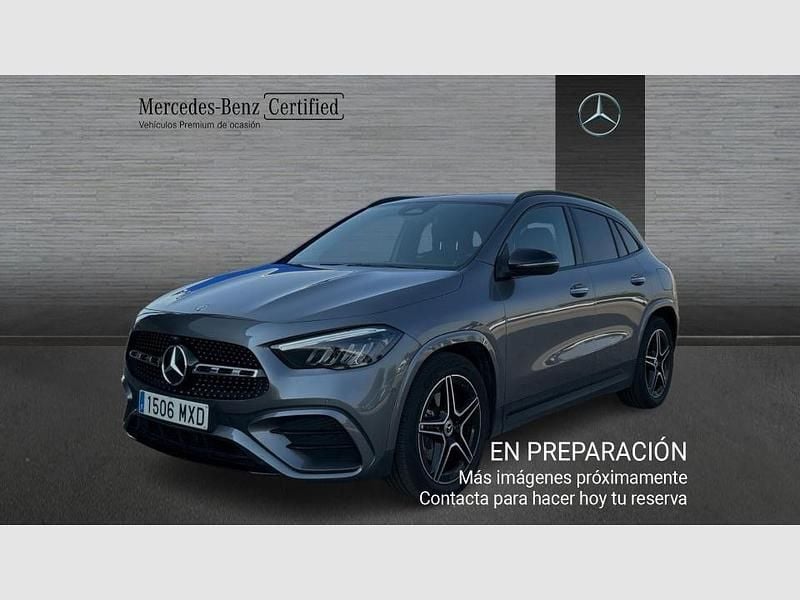 Gris montaña Usado 2024 Mercedes GLA200 AMG line SUV | 42.990 € (Precio justo) - Imagen 1/4
