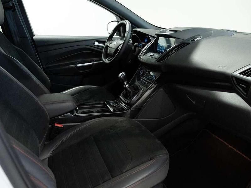 Usado Ford Kuga ST-Line 150 CV (110 kW) 2017 Blanco SUV