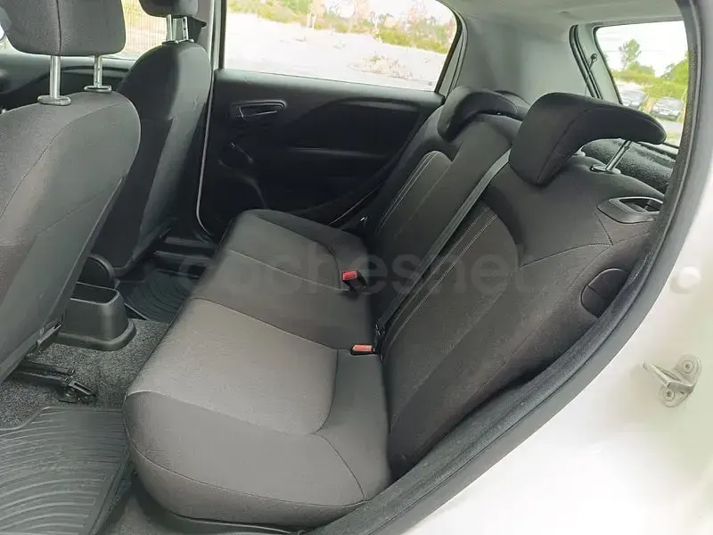 Usado Fiat Punto Pop 75 CV (55 kW) 2015 Blanco Utilitario
