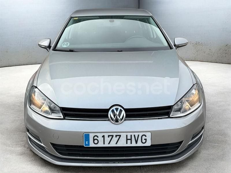 Usado VW Golf VII Advance 105 HP (77 kW) 2014 Cinzento Sedan