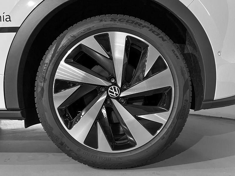 Usado VW ID.5 Pro 150 kW (204 CV) 2024 Blanco glaciar metalizado techo negro SUV