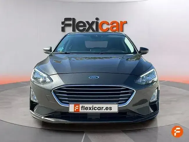 Usado Ford Focus Trend 100 CV (73 kW) 2020 Gris Berlina