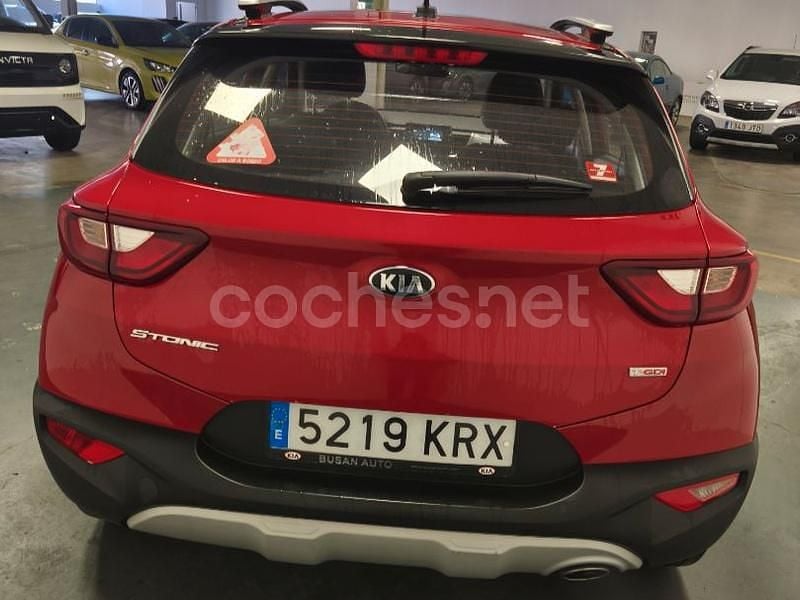 Usado Kia Stonic 100 CV (73 kW) 2018 Rojo SUV