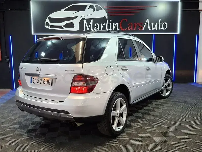 Usado Mercedes ML320 AMG Edition 1 224 CV (164 kW) 2008 Gris / plata SUV