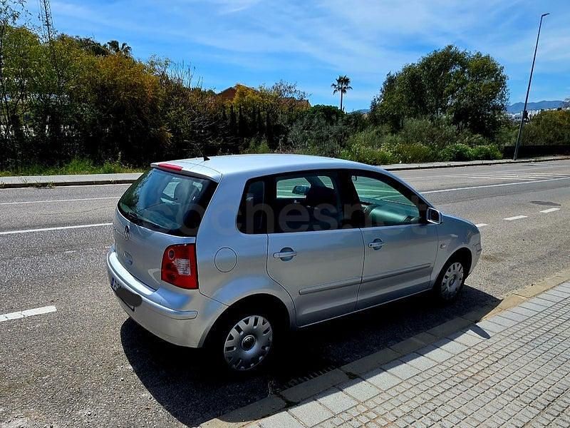 Usado VW Polo Trendline 75 CV (55 kW) 2002 Gris / plata Berlina