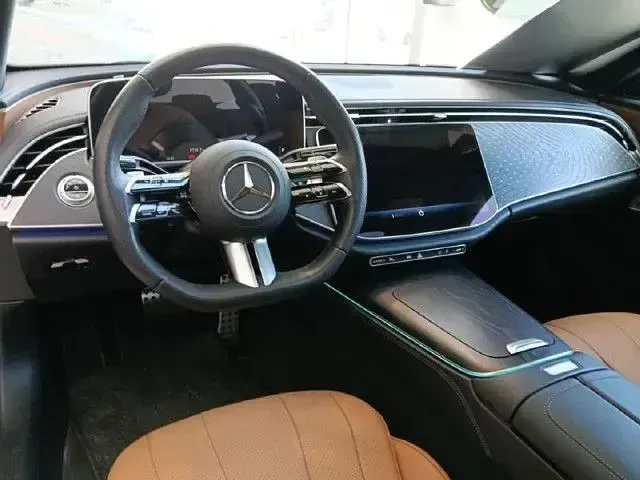 Usado Mercedes E220 197 CV (144 kW) 2024 Gris grafito