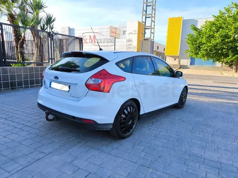 Usado Ford Focus 95 CV (69 kW) 2011 Blanco Berlina