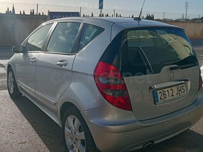 Usado Mercedes A180 Elegance 109 HP (80 kW) 2006 Cinzento Monovolume