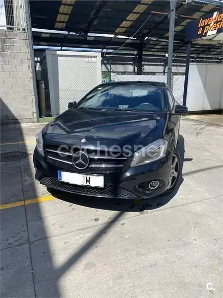 Usado Mercedes A180 AMG line 109 CV (80 kW) 2014 Negro Utilitario
