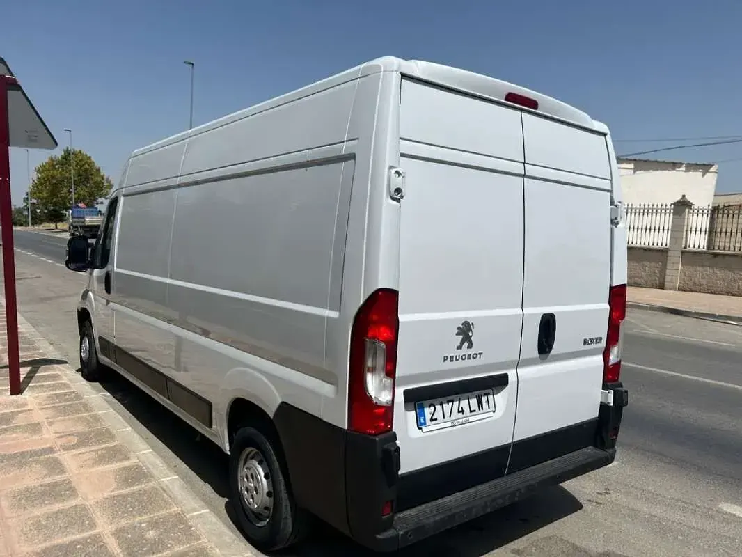 Usado Peugeot Boxer S 140 CV (102 kW) 2022 Blanco Van