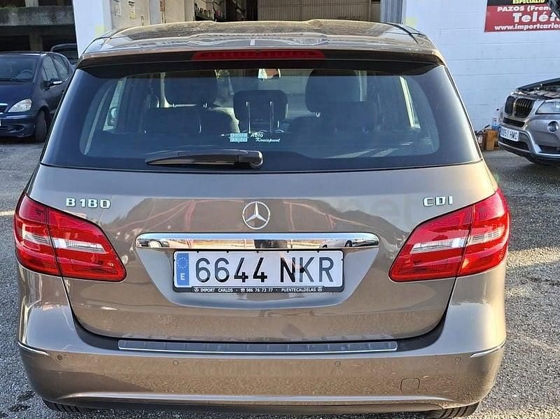 Usado Mercedes B180 109 CV (80 kW) 2012 Marrón Utilitario