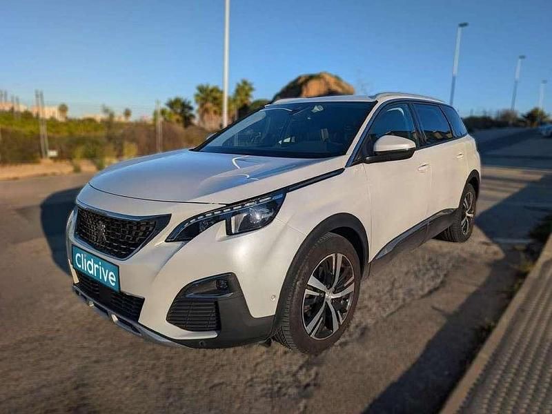 Usado Peugeot 5008 Allure 120 CV (88 kW) 2018 Blanco SUV