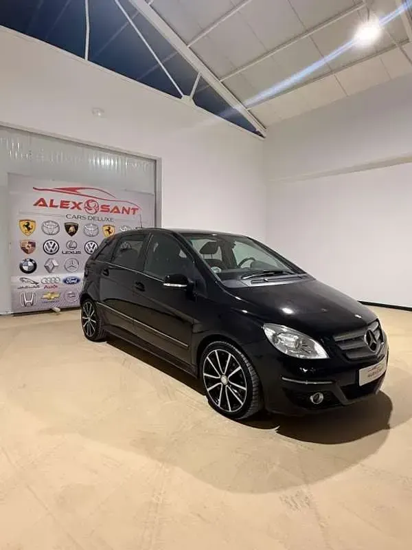 Usado Mercedes B200 136 CV (100 kW) 2012 Negro Monovolumen