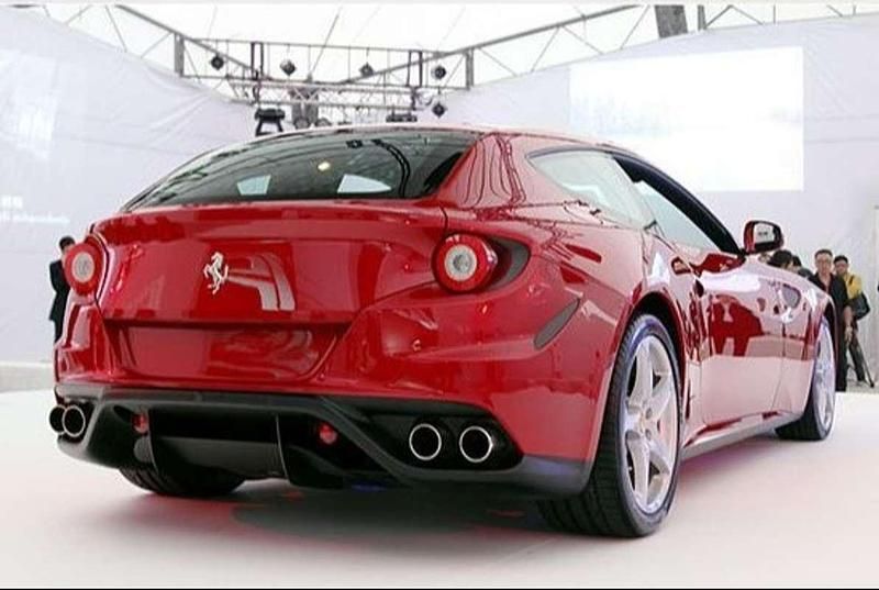 Usado Ferrari FF 661 CV (486 kW) 2015 Rojo Familiar
