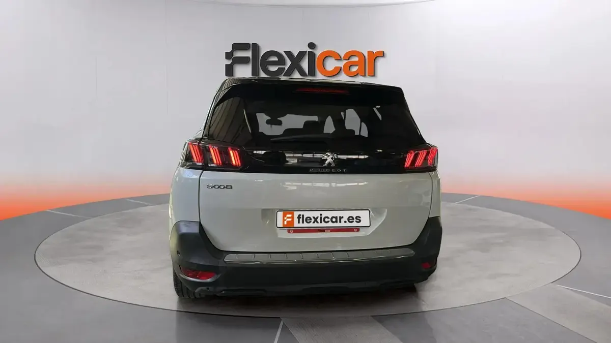 Usado Peugeot 5008 GT 131 CV (96 kW) 2022 Blanco SUV