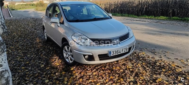 Usado Nissan Tiida Pack 105 CV (77 kW) 2008 Gris / plata Berlina